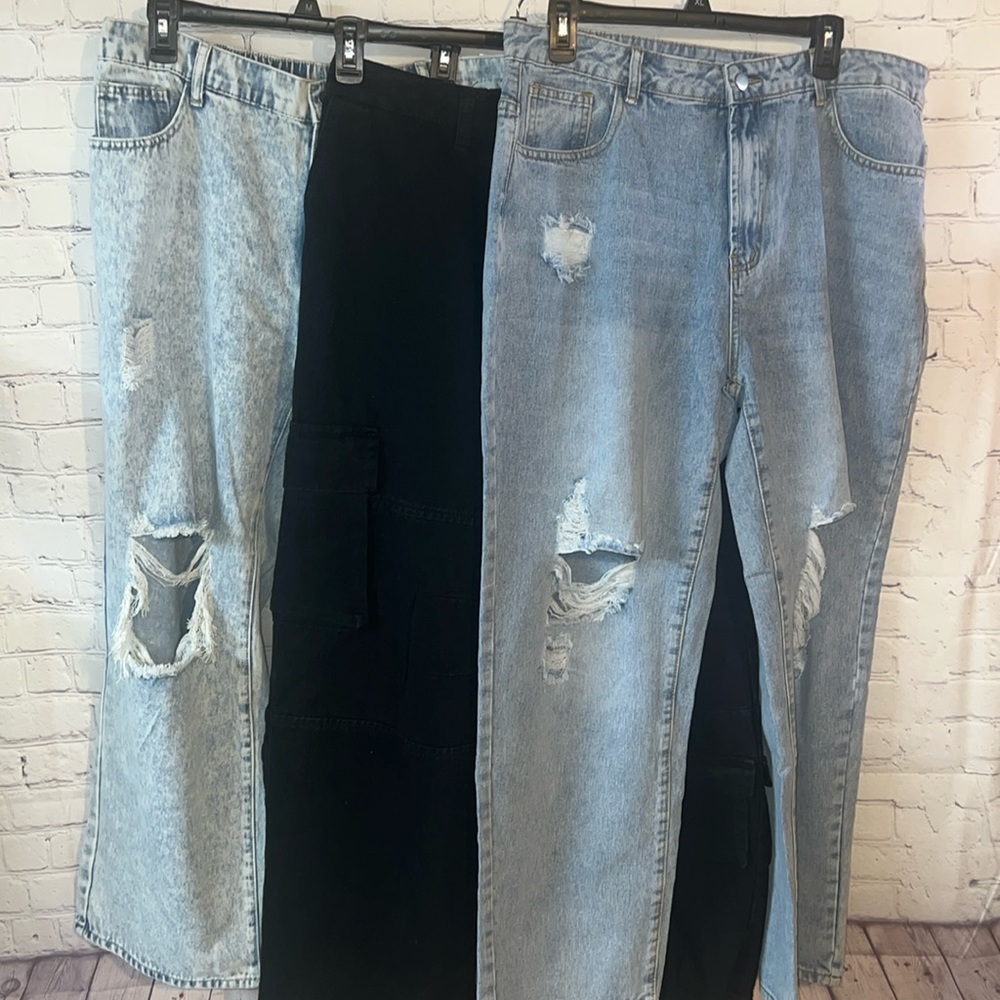SHEIN curve Get ALL 3 pair. 2 washed blue & 1 pair of black cargo. Black…